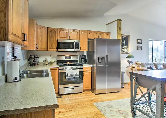 Peaceful Retreat W/ Mountain Views! Holiday home *