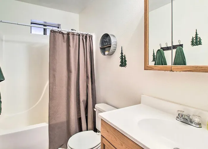Peaceful Retreat W/ Mountain Views!