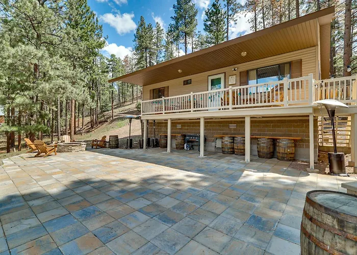 Peaceful Retreat W/ Mountain Views! Holiday home