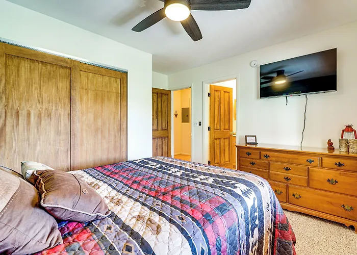 Holiday home Peaceful Retreat W/ Mountain Views!